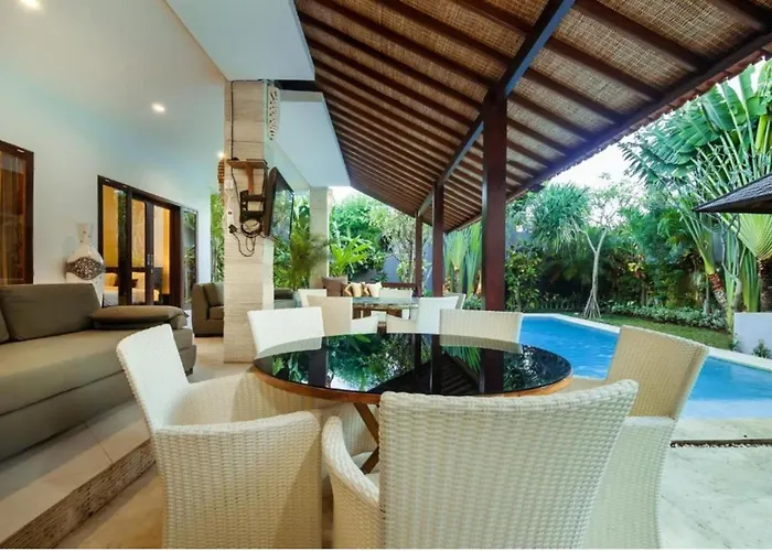 7 Bedroom Private Pool * スミニャック