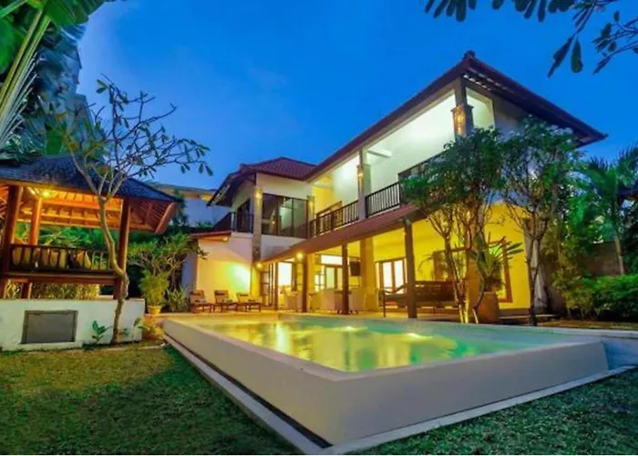 7 Bedroom Private Pool スミニャック